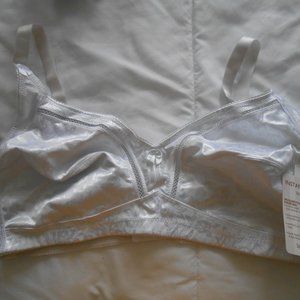 NWT Plusform Instant Shaping Bra